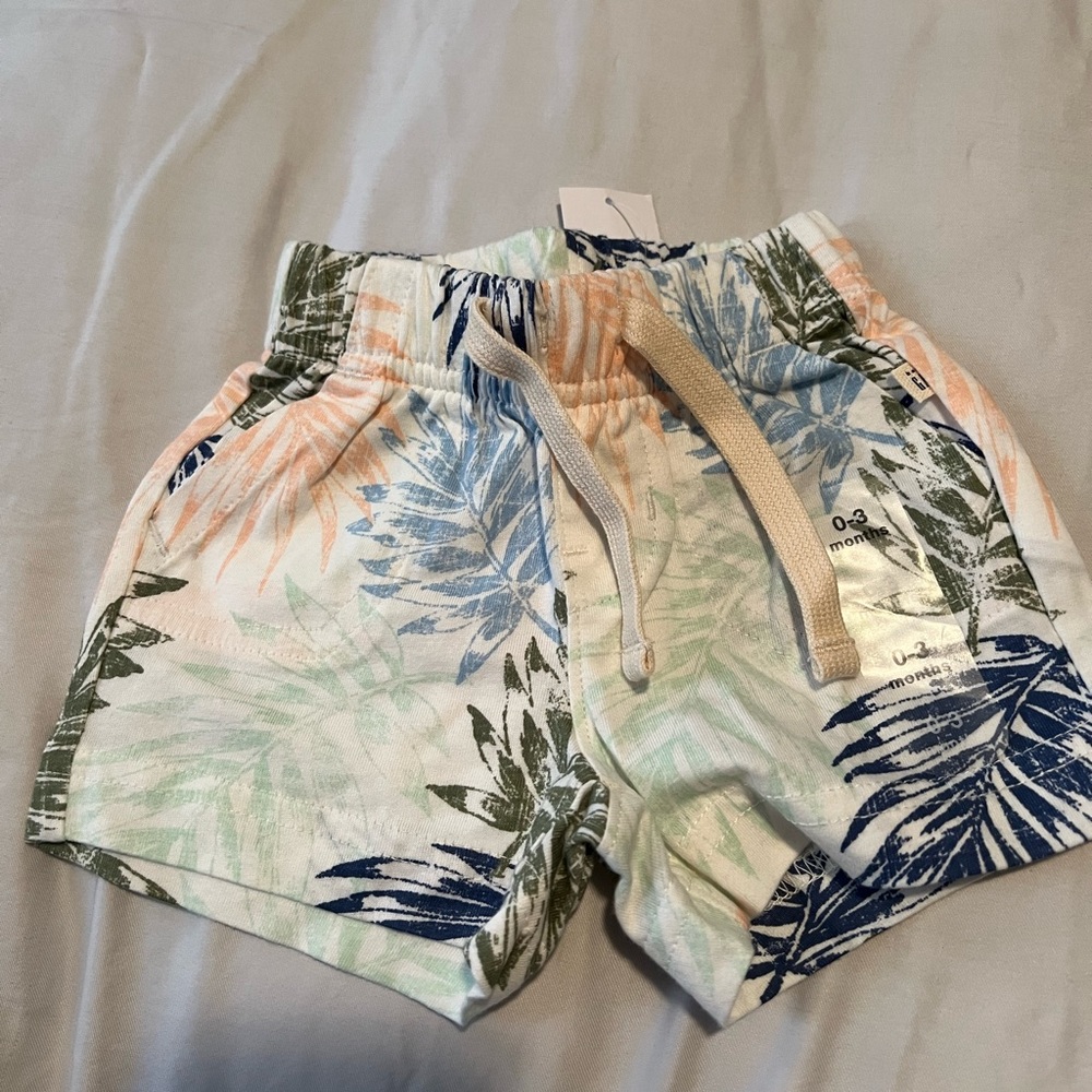 Adorable baby Gap printed jersey short. NWT